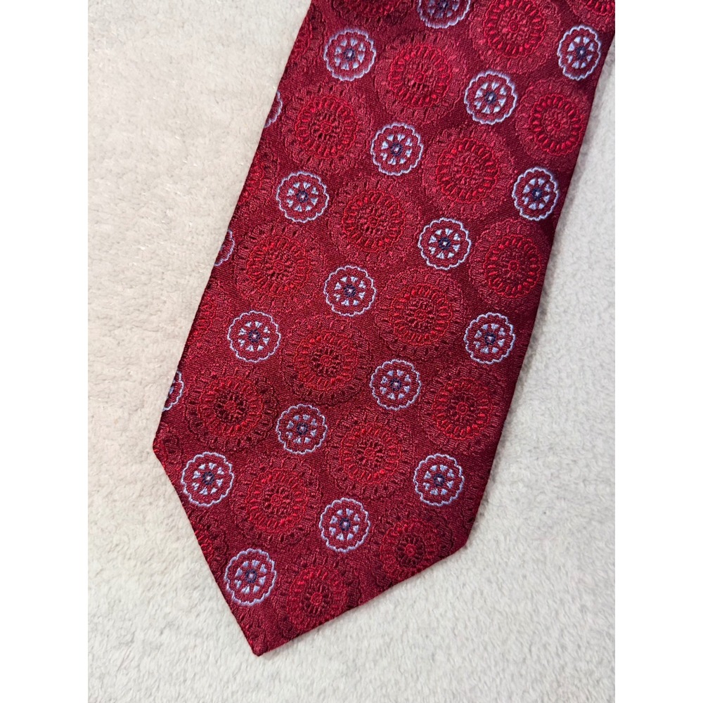 Brooks Brothers 346 Mens Silk Tie Burgundy Red Geometric Medallion Made in USA